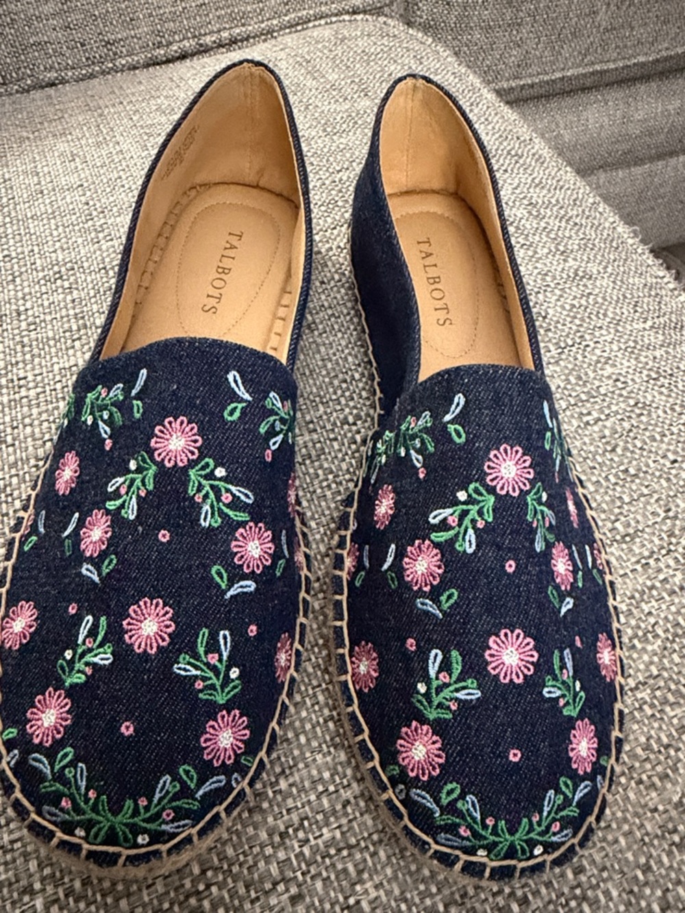 NEW Talbots Women’s Navy Denim Floral Embroidered Espadrilles Size 9